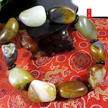 【和闐美玉】 真和闐玉籽料　白玉彌勒童子 超完美擺件　雕功精細　底部帶原皮色  早期的大年和闐玉 歷史價格詳細信息