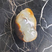 和闐玉籽料 紅黃皮熱帶魚獨籽118.9g 大師落款作品 歷史價格詳細信息