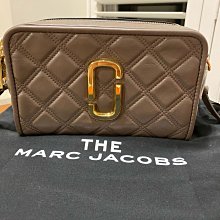 MARC JACOBS 專櫃款 雙J LOGO牛皮拉鍊短夾-雲白 歷史價格詳細信息