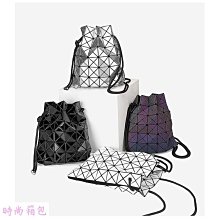 【現貨】三菱包 水桶包 斜挎包 手提包 日本明星衕款幾何菱格包抽繩束口水桶包單肩斜挎折疊小包-西可小鋪❤️ 歷史價格詳細信息