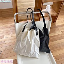 菱格手提托特包女生包包 女手提包 女幾何夜光水桶包 百搭菱格斜挎包 百變折疊斜跨包包 水餃包ST11021109 流行 歷史價格詳細信息