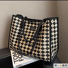 【現貨】大容量托特帆布包上班外出高顏值通勤百搭藝文學生服書單肩布袋包 逛街購物斜跨斜背包 戶外出行斜背包 交換禮物-惠誠小屋 歷史價格詳細信息