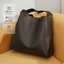 CHARLES & KEITH專櫃購買 單肩包 斜背包 復古腋下包女包 歷史價格詳細信息