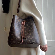 直購#現貨 LV路易威登 經典老花胸包男款腰包 歷史價格詳細信息