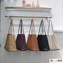 現貨 韓版通勤大容量羽絨包枕頭包單肩包腋下包女 小眾設計菱格方塊托特包 泡芙柔軟充棉尼龍拉鏈手提包-時尚箱包 歷史價格詳細信息