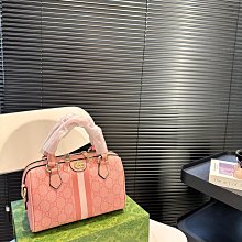 【一品香包】可甜可鹹 巴黎*月牙機車包 自從看到 ins 上網紅博主的穿 作為腋下包簡直時髦精 歷史價格詳細信息