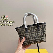 芬迪  fendi   2024新款 圓領 短袖 T恤 體恤 半袖 ，專柜面料 透氣舒適度高，細節無可挑剔，品牌元素設計理念，手感 NO15306 歷史價格詳細信息