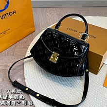 『瑤瑤代購』L家 小方包 最新款 頂級貨 原單大牌 時尚百搭經典腰包丹寧牛仔駱駝包單肩斜挎包42HJ636 歷史價格詳細信息