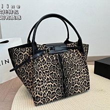 頂級 celin ce家凱旋門材質trlomphe 材質塗層帆布 拼牛皮 水桶包斜挎斜背包 大號3327小號30＊22 流行 歷史價格詳細信息