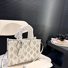 【一品香包】小金柱來襲 時尚單肩包斜挎包 新款調節扣搭配雕花菱格CC扣有一種復古美 歷史價格詳細信息