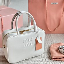 『瑤瑤代購』Miumiu小方包 最新款 頂級貨 原單大牌 時尚百搭Hobo腋下包真皮麻將包單肩斜挎包潮包42HJ441 歷史價格詳細信息
