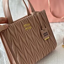 『瑤瑤代購』Miumiu小方包 最新款 頂級貨 原單大牌 時尚百搭Hobo腋下包真皮麻將包單肩斜挎包潮包42HJ441 歷史價格詳細信息