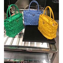 PRADA 正品 肩背/手提 經典降落傘布 貴氣 金色 金釦環 金品牌 三角形 9.9成新 附保卡 防塵袋 歷史價格詳細信息