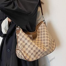 簡約大容量包包女2023新款潮小眾高級感百搭單肩腋下包軟麵斜挎包 歷史價格詳細信息