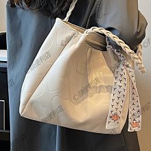 高級質感包包女大容量2024新款時尚小眾設計百搭單肩斜挎包枕頭包 歷史價格詳細信息