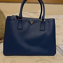 【PRADA】經典Saffiano 三角LOGO 雙口袋穿釦束口 尼龍後背包 ~~ 特價出清 ~~ 歷史價格詳細信息