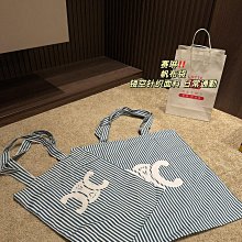 CELINE 新款大號光滑小牛皮 CUIR TRIOMPHE 拉鍊長夾 (焦糖色) 歷史價格詳細信息