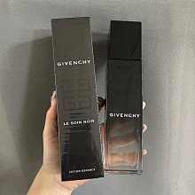 全新紀梵希Givenchy豬鼻子手鍊日本買的。G字扣，很美。便宜出，不退不換不議價。非偏遠 歷史價格詳細信息