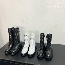 CHANE*新款粗毛呢金線胸花雙C立體山茶花胸針  立體山茶花 每一朵的材質都很有質感 隨意搭配都是優雅美麗的焦點所在 歷史價格詳細信息