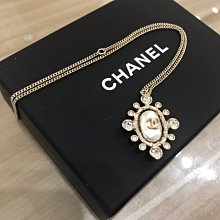 香奈兒logo水鑽 深藍色麂皮牛皮手鐲手環Chanel bangle cuff 超美的幾何立體3D結構 銀色滿鑽 15.5公分 vintage 復古風格 免運費 歷史價格詳細信息