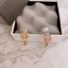 已售香奈兒金色胸針 紅色羊皮穿鍊 法國質感細節 珍珠寶石 航海風徽章風 Chanel pin brooch 紅色藍色金色配搭 vintage 寶石切割感coco 歷史價格詳細信息