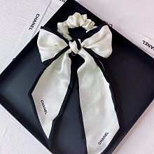 【翰貝格名牌館】全新真品 Chanel 新款 銀色 雙C 簍空 水鑽 針式 耳環 AB7014 歷史價格詳細信息