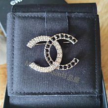 已售完  黑/白兩色可選 - PS4 三合一主機支架座 - 雙手把充電座.雙散熱風扇 多功能底座 ~ 歷史價格詳細信息