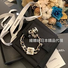 CHANEL 經典雙C LOGO皮革穿鍊水鑽造型胸針(淡金) 歷史價格詳細信息