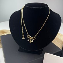 【翰貝格名牌館】全新真品 CHANEL 爆款 白色 LOGO 鍊條  印花 方巾 絲巾 90 cm AA8905 現貨 歷史價格詳細信息