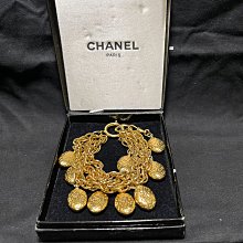 ＊金選名店＊CHANEL＊香奈兒＊金色菱形水鑽鑲小珍珠logo胸針 / 胸章 / 別針 歷史價格詳細信息