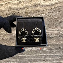 Chanel 23C新款???? 黑白棋格籌碼雙C圓形胸針 超可愛的籌碼造型 歷史價格詳細信息
