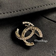 【翰貝格名牌館】全新真品 Chanel 新款 銀色 雙C 簍空 水鑽 針式 耳環 AB7014 歷史價格詳細信息