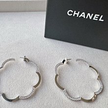 CHANEL 經典大雙C LOGO 黑金雙色不規則穿式耳環 歷史價格詳細信息