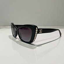 Chanel *珍珠荔枝皮*（卡包）手機殼????全新保存品；可自行diy貼上鏡子，加上長鍊！???? 歷史價格詳細信息