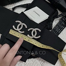 ANTONIA&CO二手名牌Chanel 水鑽 logo 胸針 2未使用 盒 購證影本 歷史價格詳細信息