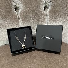 Chanel *珍珠荔枝皮*（卡包）手機殼????全新保存品；可自行diy貼上鏡子，加上長鍊！???? 歷史價格詳細信息
