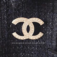 Chanel 真品 Coco Cocoon 手提 空氣包。米白，棗紅兩顏料 手提雙面菱格紋皮革空氣包 .雙面用！非常實用,金屬Logo很新！內部乾淨， 歷史價格詳細信息