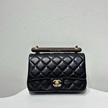 CHANEL MINI CF花呢亮片 羊皮內裏➕全鋼五金 尺寸：20x15x7cm 歷史價格詳細信息