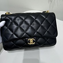 香奈兒Chanel 23p毛呢方胖子 琺瑯鏈條包 尺寸19cm 禮盒包裝????  顏色 綠色 橙色 歷史價格詳細信息