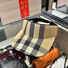 全新BURBERRY 經典 logo 格紋 披肩 圍巾 (SIZE:135*140) *倫敦櫥窗* 歷史價格詳細信息