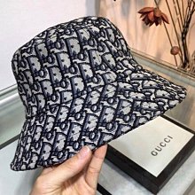 Dior CD 漁夫鞋/半拖/涼鞋，經典花紋搭配真的很好看，適度有氣質的拉長小腿，漂亮雙腿又舒適的美鞋 歷史價格詳細信息