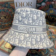 Dior 新款 Logo邊 羊毛針織外套 歷史價格詳細信息