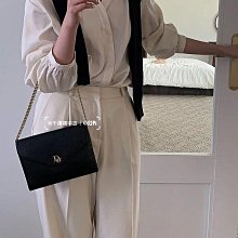 【DIOR 黑白琺琅logo字母滴油雙面施華洛世奇方鑽戒指吊墜】 歷史價格詳細信息