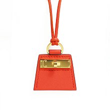 Hermes 這款飯盒包帆布的材質不壹樣，帆布的質感強，又耐用，經緯紗均用多股線交織，這款包采用的是粗帆布，使得織物堅牢耐折 歷史價格詳細信息