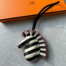 原版購入✔️ Celine新品抽繩小水桶太乖啦～ 有壹種小時候玩東南西北的感覺 精致又可愛 歷史價格詳細信息