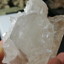 天然原礦白水晶簇，凈重约3.3公斤，贈底座～好運到水晶坊(A2_44) 歷史價格詳細信息