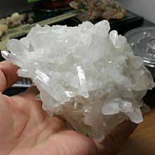 天然原礦白水晶簇，凈重约3.3公斤，贈底座～好運到水晶坊(A2_44) 歷史價格詳細信息