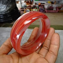 《藍晶寶石玉石特賣→〈手鐲系列〉→天然清透紅虎皮牛奶玉髓超厚寬版手鐲→W782 價格比較,價格查詢,歷史價格詳細信息