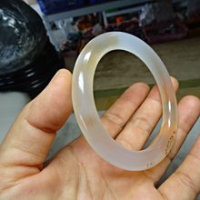 天然白玉髓手鐲馬達加斯加香檳色瑪瑙手鐲女冰種馬料白月光荔枝凍 歷史價格詳細信息