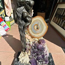 《 老 歐 洲 深 藍 色 絨 面 草 花 印 花 手 拿 包 • 晚 宴 包 》  ○歐陸製，老品完整，開闔皆正常 ○2內袋，1拉鍊袋，可很好收納隨身物件 ○ 歷史價格詳細信息